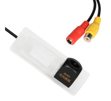 Автомобильная камера заднего вида Volkswagen Jetta 2013-2016 Skoda Rapid 2012-2016 (976)