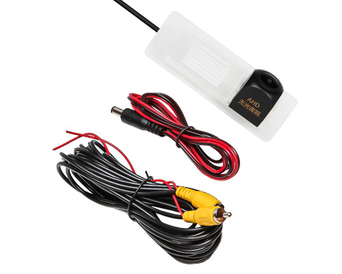 Автомобильная камера заднего вида Volkswagen Jetta 2013-2016 Skoda Rapid 2012-2016 (976)