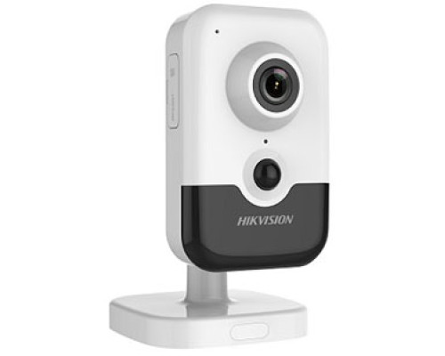 2МП IP Hikvision с PIR датчиком